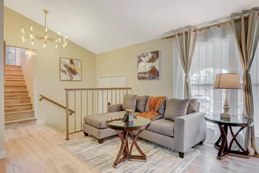 New Poolside Paradise In Vegas With Bbq And Games Las Vegas Holiday home