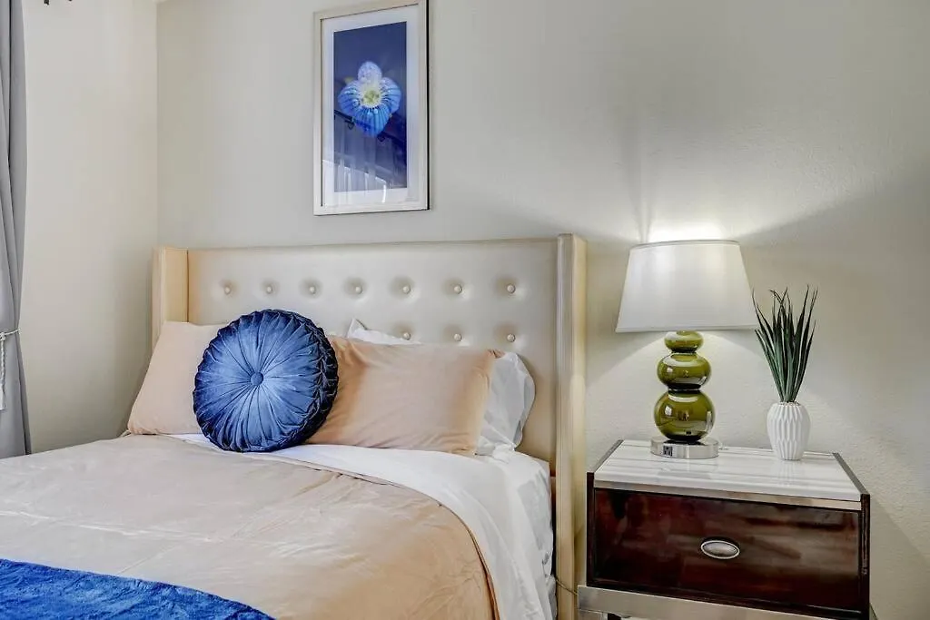 New Poolside Paradise In Vegas With Bbq And Games Las Vegas Holiday home