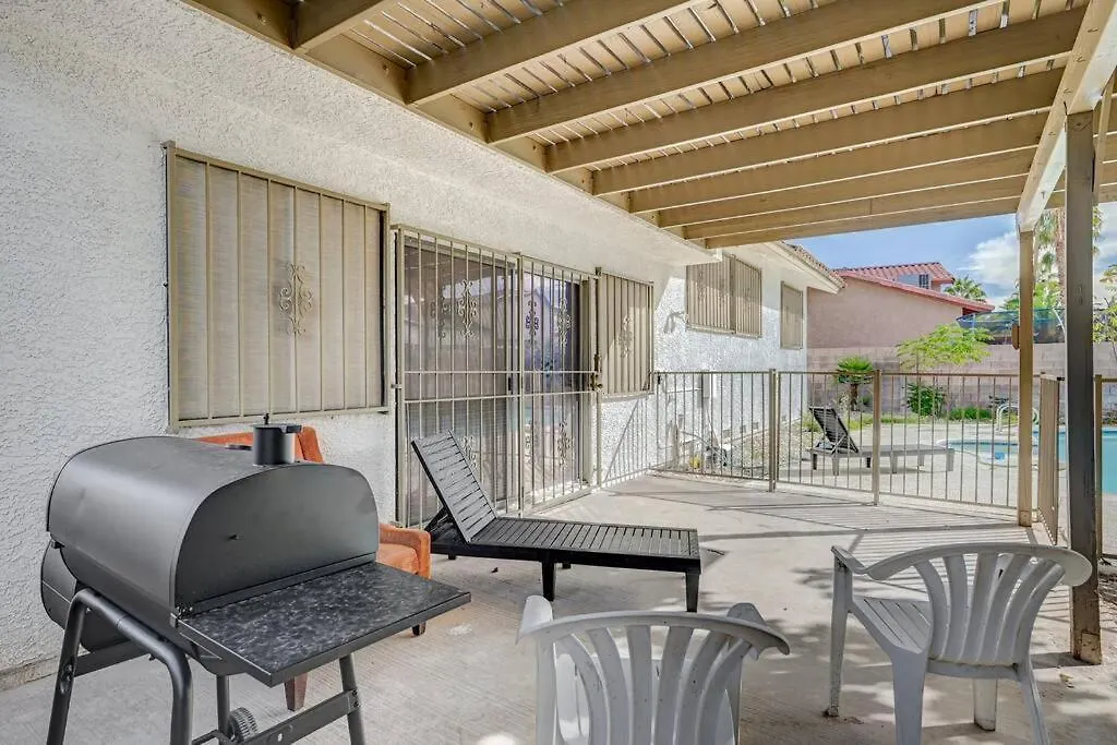 Сasa de vacaciones New Poolside Paradise In Vegas With Bbq And Games Las Vegas Estados Unidos